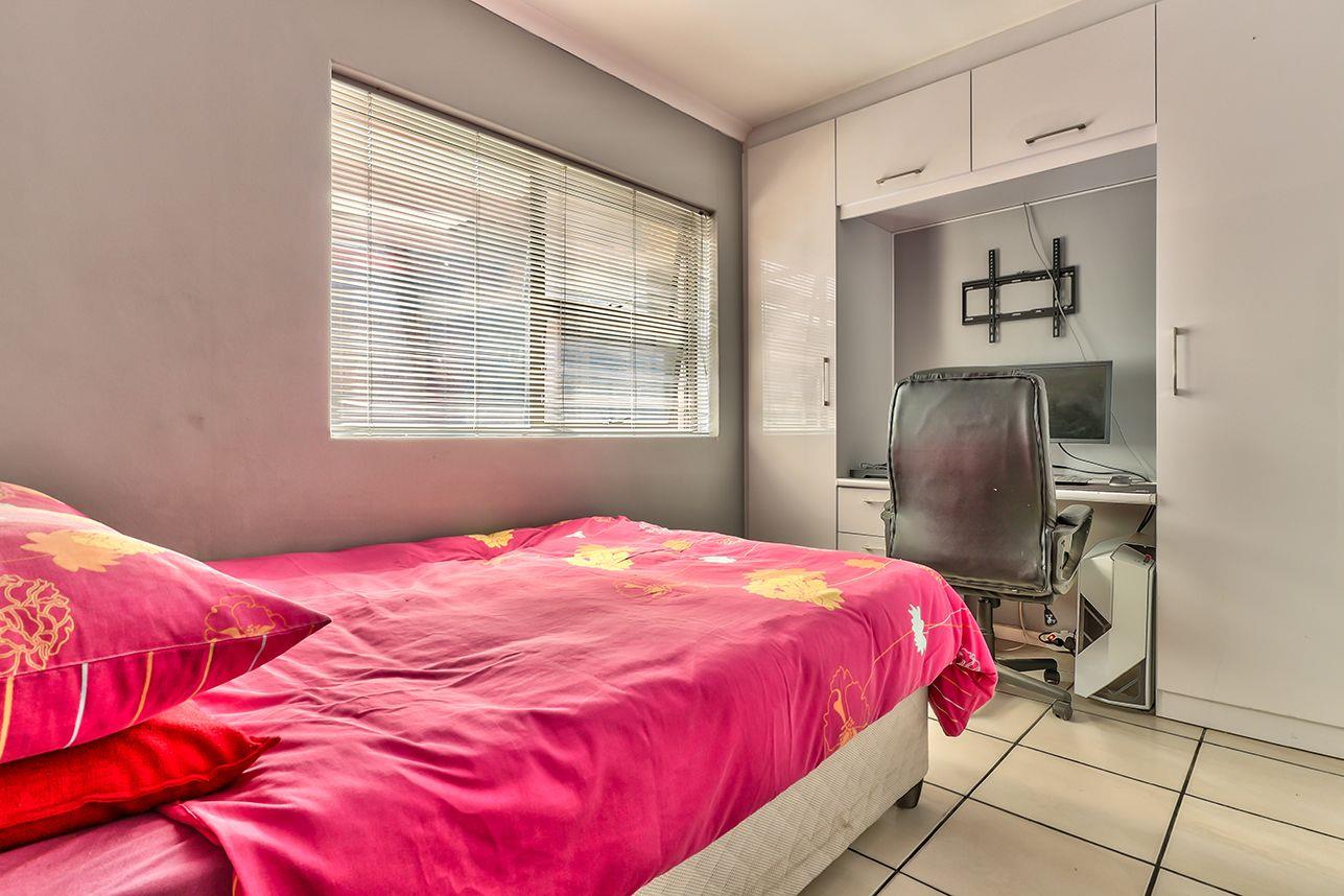 9 Bedroom Property for Sale in Milnerton Ridge Western Cape